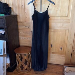 MELLODAY Black Pleated Maxi Dress